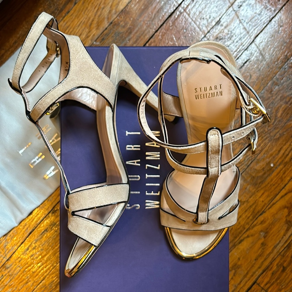 Stuart Weitzman neutral mole suede t-straps w/black patent piping +gold trim 8.5